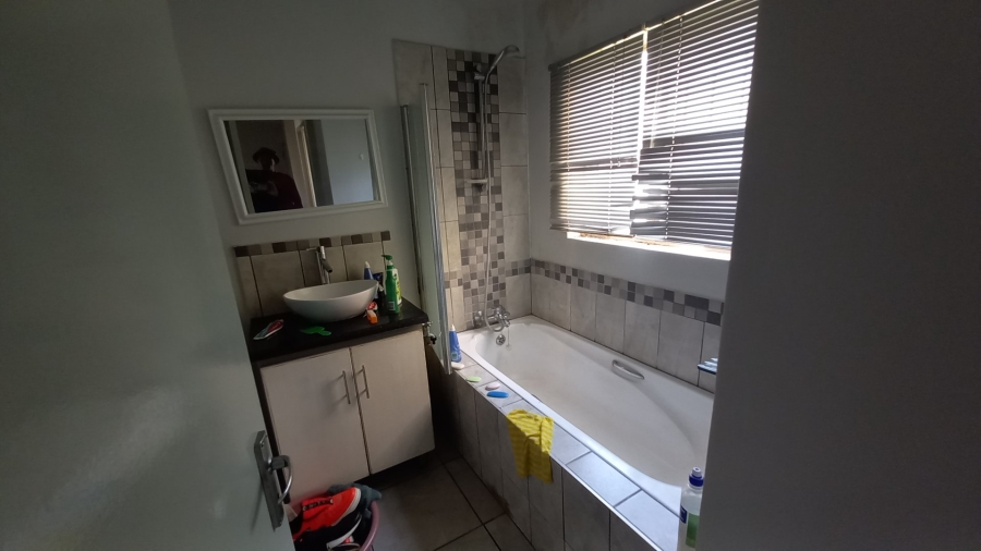 To Let  Bedroom Property for Rent in Kannoniers Park North West